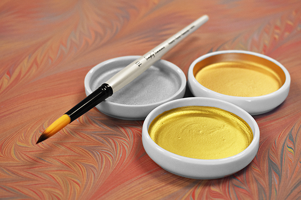 Sumi Color In Round Ceramic Dish Sumi Color In Round Ceramic Dish